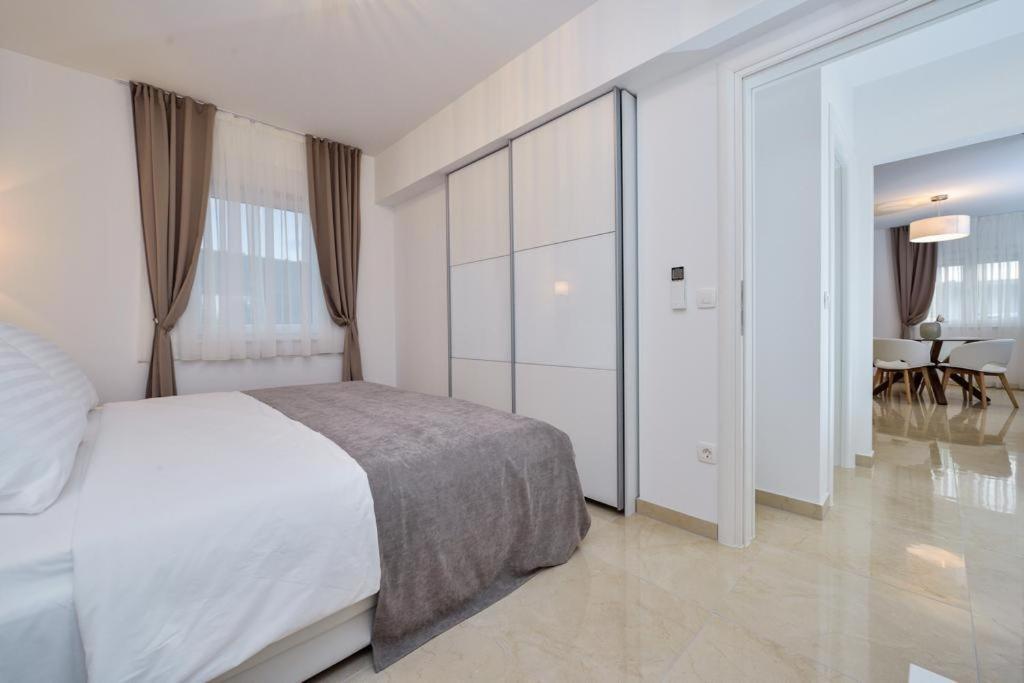 Luxury Apartment Arta-2 With Heated Pool And Jacuzzi Bibinje Extérieur photo
